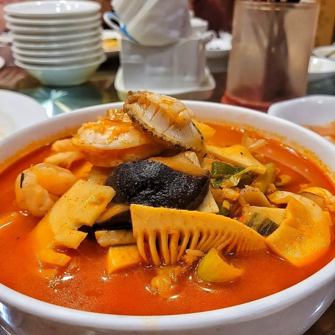 245671584 168091895519860 1589434177274321808 n Khu phố Tàu nằm đối diện ga Busan