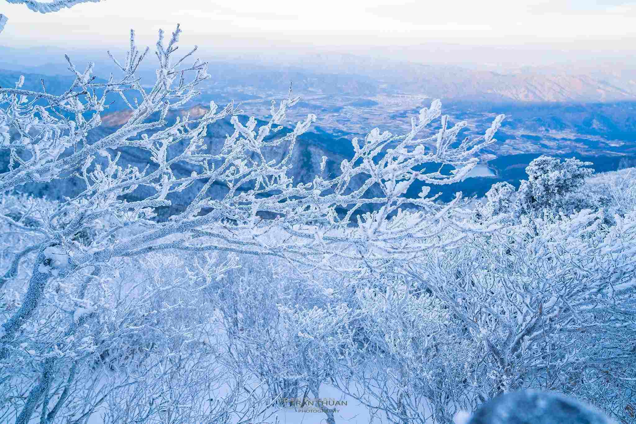 254965417 270351305030355 8009974075178040254 n 1 Tuyết rơi trên ngọn núi 덕유산 ❄️