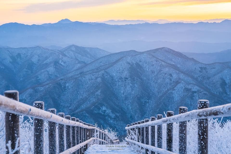 255376647 270351058363713 9170661411449154935 n 1 Tuyết rơi trên ngọn núi 덕유산 ❄️