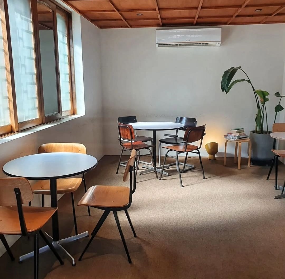 277667997 271571965171852 8700622783678251279 n 1 Quán cafe có view Hoa Mộc Lan ở Suwon-si