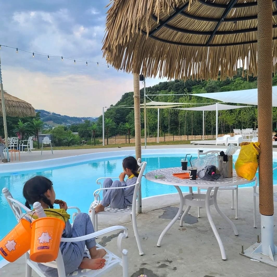 283322573 308727448122970 3288885342283246839 n 1 Quán cà phê hồ bơi siêu rộng ở Gyeonggi