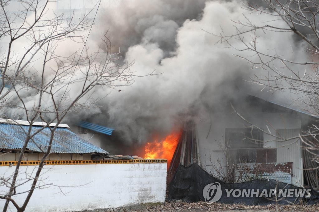 uljin yonhap 2 Hàn Quốc huy động 57 trực thăng đối phó với đám cháy rừng dữ đội ở đông nam đất nước